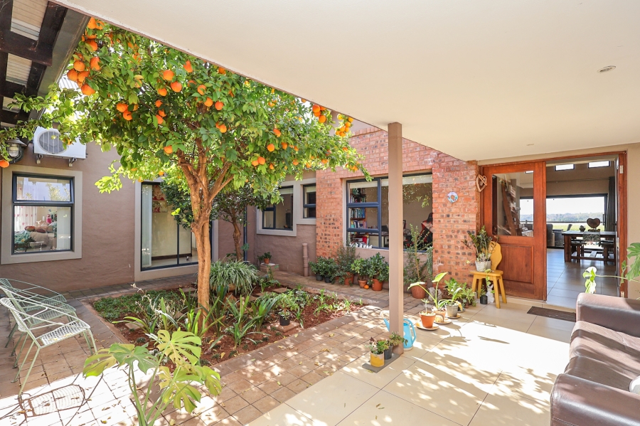 4 Bedroom Property for Sale in The Coves North West